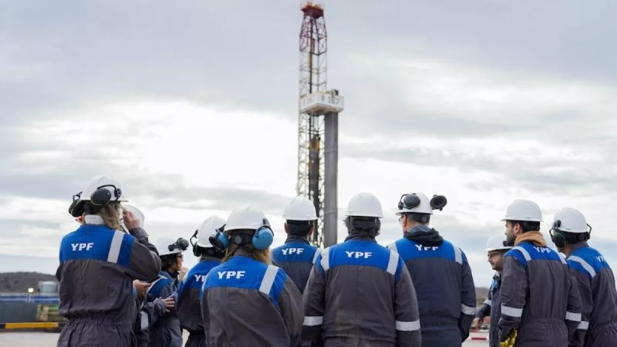 YPF marca un récord histórico: alcanza los 200.000 barriles diarios de shale oil (y acelera ... thumbnail