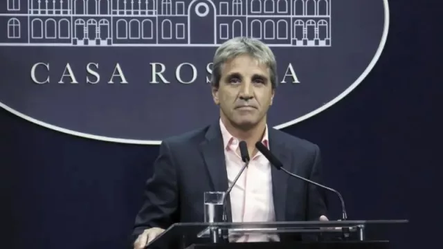 Caputo proyecta que Vaca Muerta y la minería duplicarán al agro en exportaciones hacia 2031