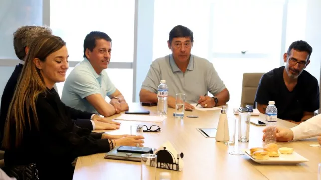 Petroleros firman un acuerdo sin precedentes: cinco años de cobertura salarial para familias ante accidentes fatales