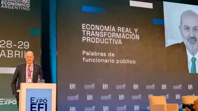 Sturzenegger propone usar la hidrovía para llevar arena a Vaca Muerta y anticipa reformas clave en logística y economía