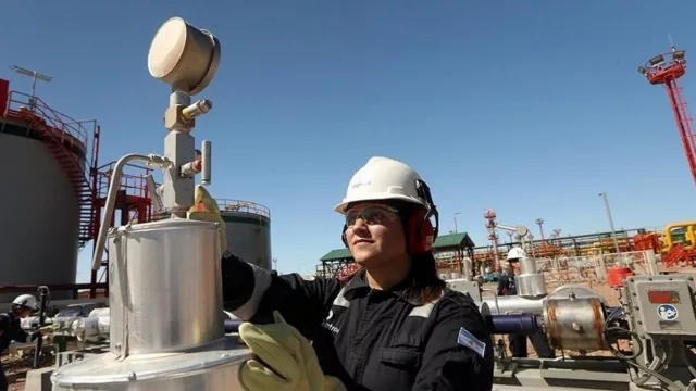 Solo el 11% de los puestos técnicos en Vaca Muerta está ocupado por mujeres