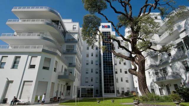 El Hospital Británico cubrirá el 80% de su consumo eléctrico con energía renovable de YPF Luz